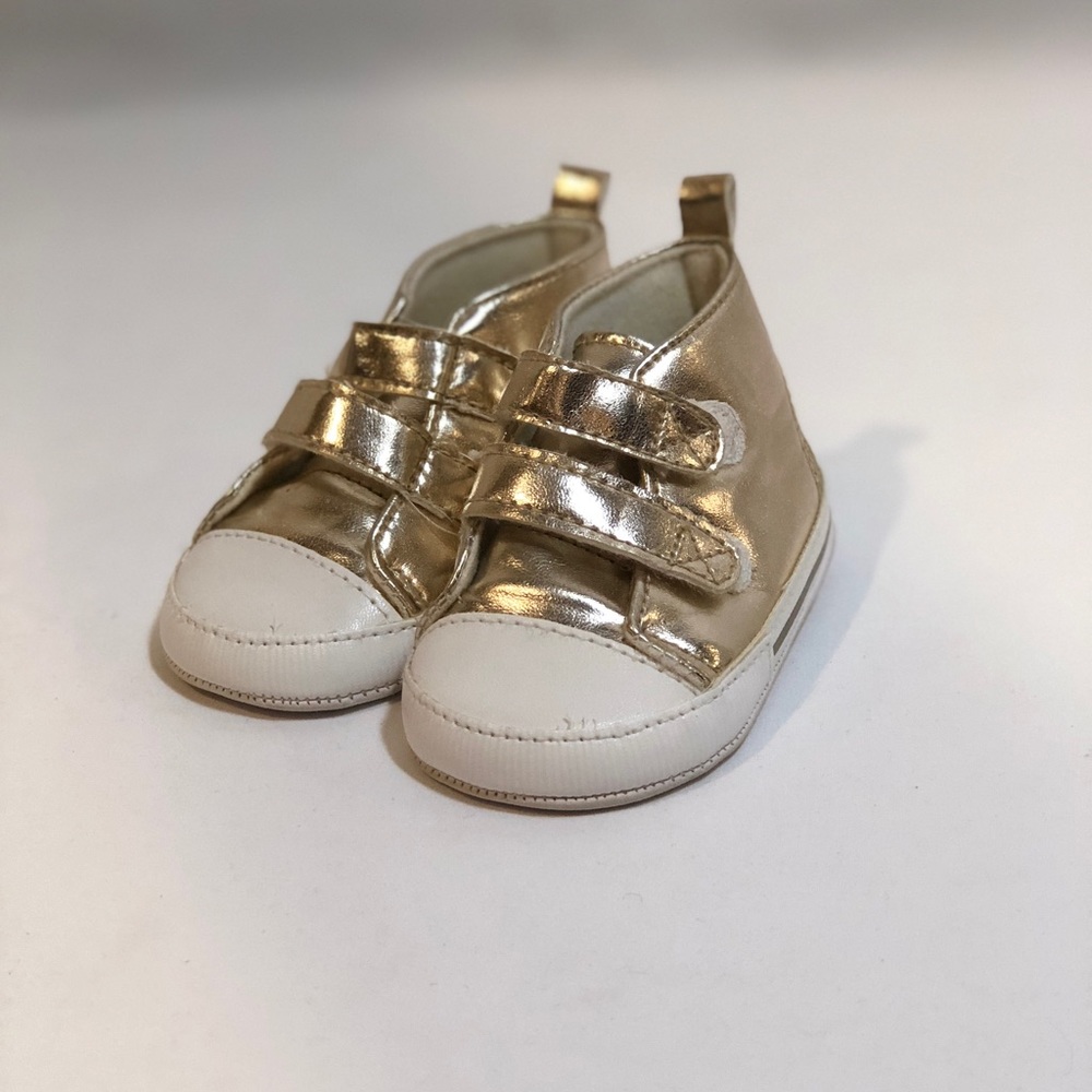 EUC Carter’s Metallic Good Sneakers